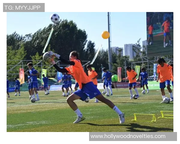 足球场上的长发少年梦追逐足球明星的激情与风采 足球场上的长发少年梦追逐足球明星的激情与风采